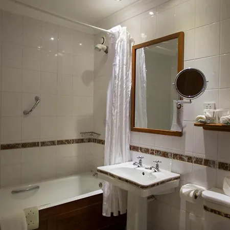 Minella & Leisure Centre Hotel 4*