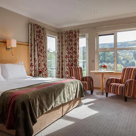Minella & Leisure Centre Hotel 4*