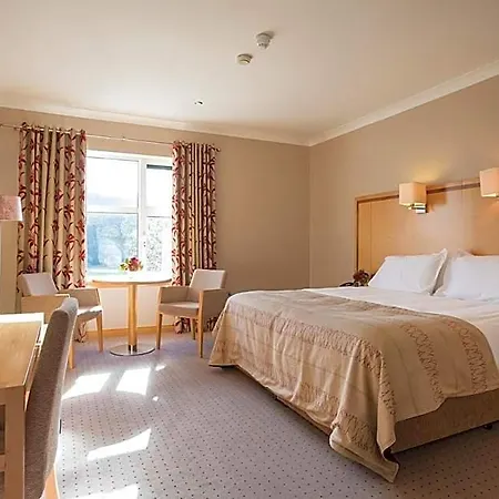 Minella & Leisure Centre Hotel 4*