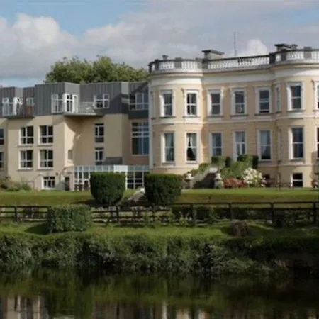 Hotell Minella & Leisure Centre 4*