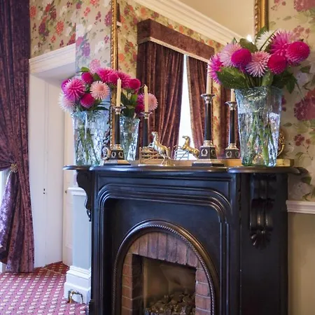 Minella & Leisure Centre Otel