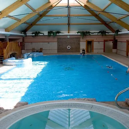 Minella & Leisure Centre Hotell 4*