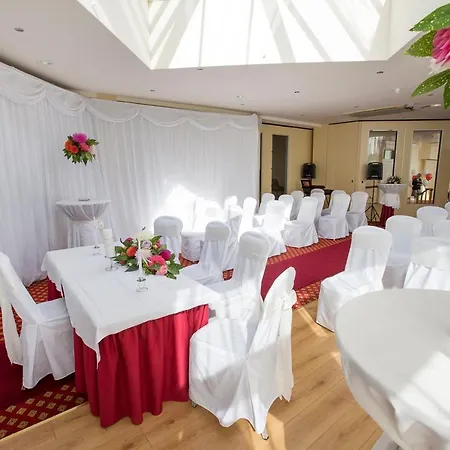 Minella & Leisure Centre Otel 4*